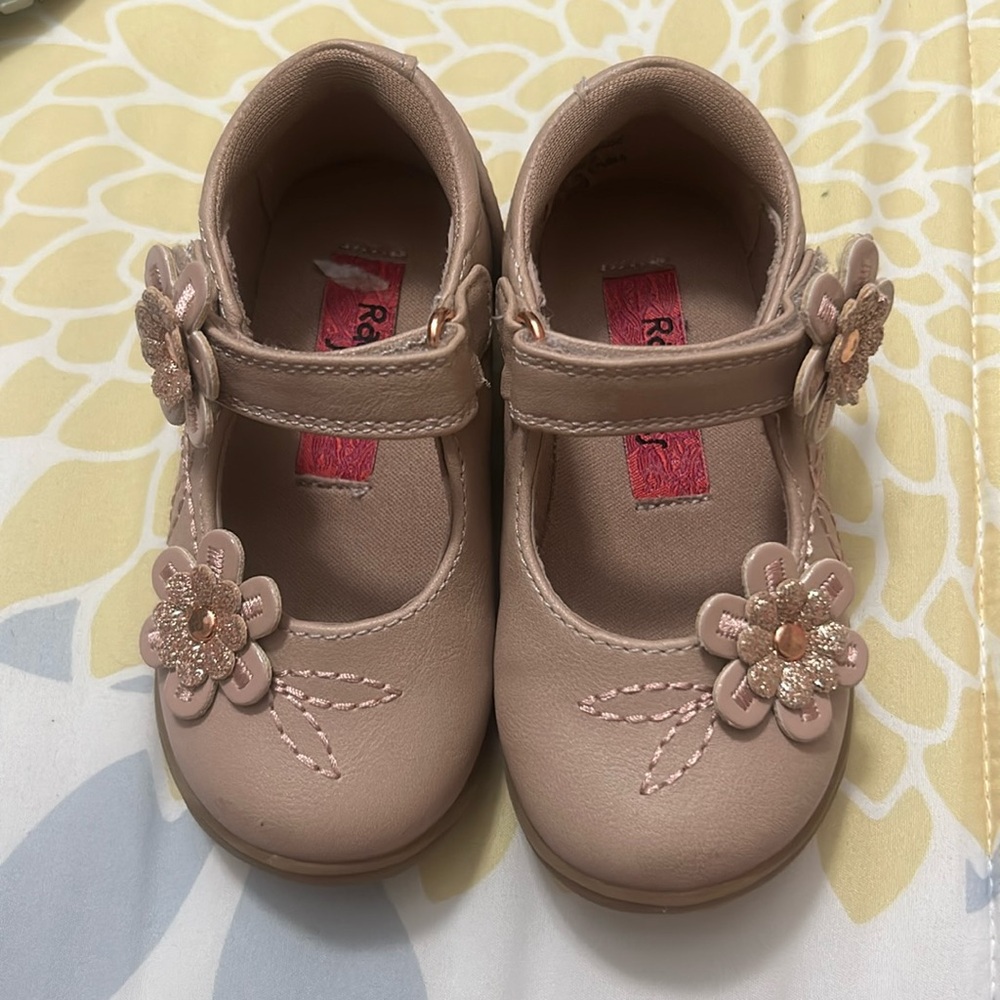 Toddler girls - Rachel Shoes - nude pink with flowers. Size 5T